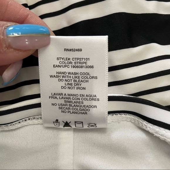 Catalina Black & White Striped One-piece Plus Size Swimsuit - Size 2x - Picture 6 of 6